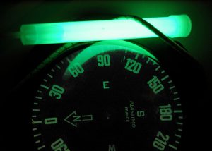 Grüner Cyalume Leuchtstab zum Beleuchten vom Kompass