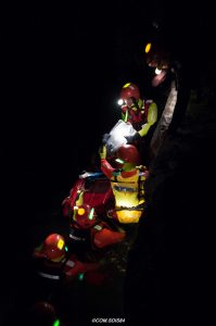 Kennzeichnung von Rettungskräften bei nächtlichen Unterwasserrettungseinsätzen