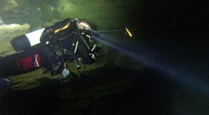 Ortung der Führleine für Rettungstaucher.